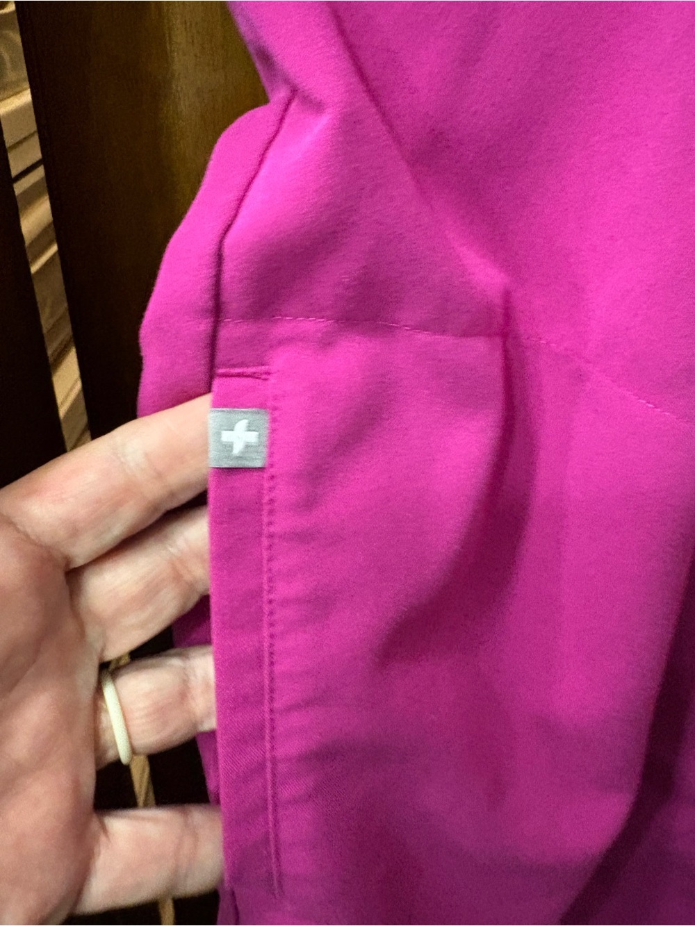 FIGS Women's Technical Collection Magenta V-Neck Scrub Top M - Picture 2 of 3